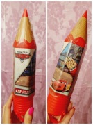 Piórnik  w kształcie ogromnej kredki XXL, a w nim 12 kredek CARS Disney