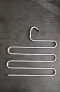 Wieszak metalowy na spodnie - organizer.