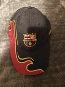 czapka z daszkiem FC Barcelona. 
