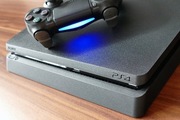 Playstation 4 slim 500Gb + 2 pady stan bardzo dobry