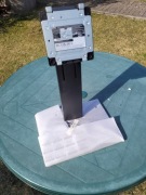 Solidna, stabilna podstawa monitora BENQ z uchwytem do niesienia