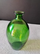 Butla Wazon wykonana ze szmaragdowego lub intensywnie zielonego szkła