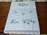 Ręcznie haftowany ręcznik ozdobny  z koronką 78x57