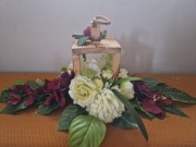 Wiązanka na grób, stroik lampion opalany bordo