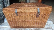 Ogromny ! Ręcznie pleciony wiklinowy kufer z wiekiem – rustykalny styl
