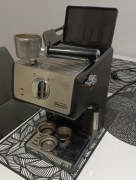 Ekspres ciśnieniowy DeLonghi ECP33.21.BK –  bardzo mało używany