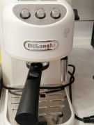 Ekspres ciśnieniowy do kawy De Longhi