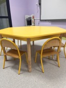 stolik z krzesełkami