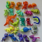 Kinder Joy Funko dinozaury cała seria 24 sztuki