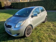 Sprzedam samochód Toyota Yaris 1,3, srebrna