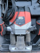 Black & Decker KW900E frezarka górnowrzecionowa 1200W w walizce, sprawna