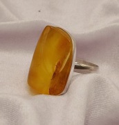 Pierścionek Srebro i Bursztyn