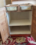 Szafka kuchenna, używana ale z ślicznymi drzwiczkami z naturalnej sosny