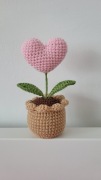 Kwiaty w doniczce na szydełku Serce