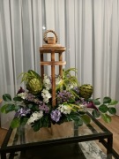 Stroik w lampionie . Kompozycja kwiatowa