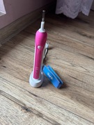Szczoteczka elektryczna ORAL-B Pro 700 Pink 3D White