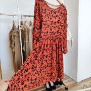 Sukienka w kwiaty 4XL 48 brązowa ruda pomarańczowa czarna