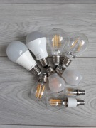 ŻARÓWKI LED E 27 , E 14 RÓŻNE , ZESTAW 9 SZT. WIĘKSZOŚĆ JAK NOWE.