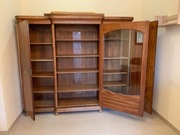 Antyczna Szafa / Biblioteczka – elegancja i funkcjonalność