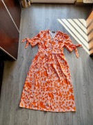 Lekka długa sukienka dopasowana w talii