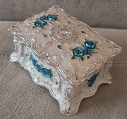 Piękna bogatozdobiona szkatułka metalowa włoska złocona w emalii. Paris