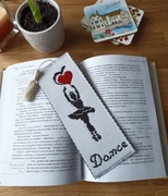 Zakładka do książki z haftem krzyżykowym 