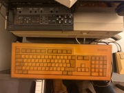 KLAWIATURA AMIGA 2000 - ORYGINALNA + POKRYWA, 100% SPRAWNA