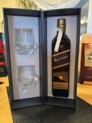 Pełne butelki alkoholami 