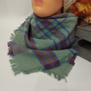 Ciepły zimowy szal damski w kratę – zielono-niebieski, 80x76 cm