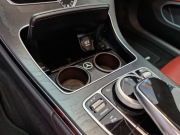 cup holder, drewniany, lakierowany, logo mercedesa. Pasuje do klasy C