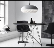 Stół Magis XZ3, średnica 120 cm, ślady użytkowania