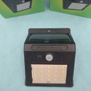 Mocna Lampa Solarna 20 LED z Czujnikiem Ruchu i Zmierzchu – Nowa!