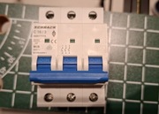 Trójpolowy wyłącznik instalacyjny nadprądowy SCHRACK Amparo C16/3 - 2 szt.