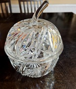 Bombonierka kryształowa, kształt jabuszko