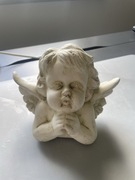 Ozdobna figurka rzeźba gipsowa aniołek modlący się anioł