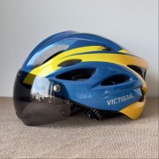 Kask rowerowy VICTGOAL z okularami i lampką LED 57-62 cm MTB