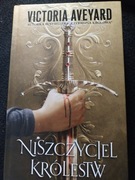 Niszczyciel królestw Victoria Aveyard