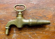 Stary mosiężny szpunt – kran do beczki