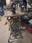 Zabytkowa maszyna do szycia SINGER z 1873