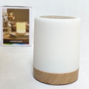 Lampa dotykowa o drewnianym wyglądzie. 8 kolorów. sterowanie dotykowe