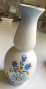 Mały wazon porcelanowy z Zakładów Porcelany "LUBIANA"