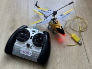 Model latającego helikoptera pilot nadajnik i ładowarka kolekcja lotnictwo