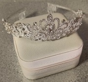 Diadem srebrny tiara korona ślubna na grzebykach 