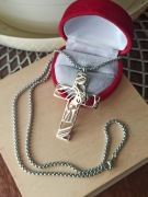 Piękny łańcuszek z krzyżem łańcuszek krzyż Jezus stal kolor srebrny cudo