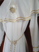 Alba komunijna, Hostia, złoty sznur