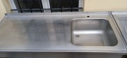 Zlew gastronomiczny z ociekaczem w dobrym stanie.