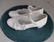 Buty białe dziewczęce z kwiatkiami roz.35 firmy Graceland 