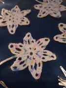 SZYDEŁKOWE ŚNIEŻYNKI - RĘKODZIEŁO