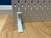 Bezinwazyjny Uchwyt Blatowy do DUŻEJ Tablicy IKEA SKADIS (Stół/Biurko)