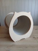 Drewniany drapak dla kota z legowiskiem 